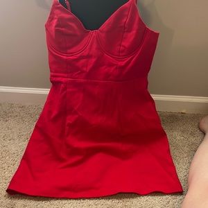 Princess Polly red mini, size 6